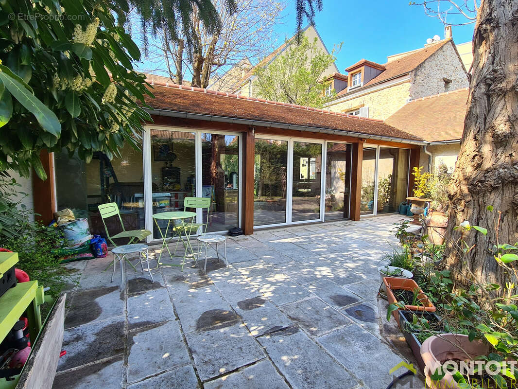Maison à THIAIS