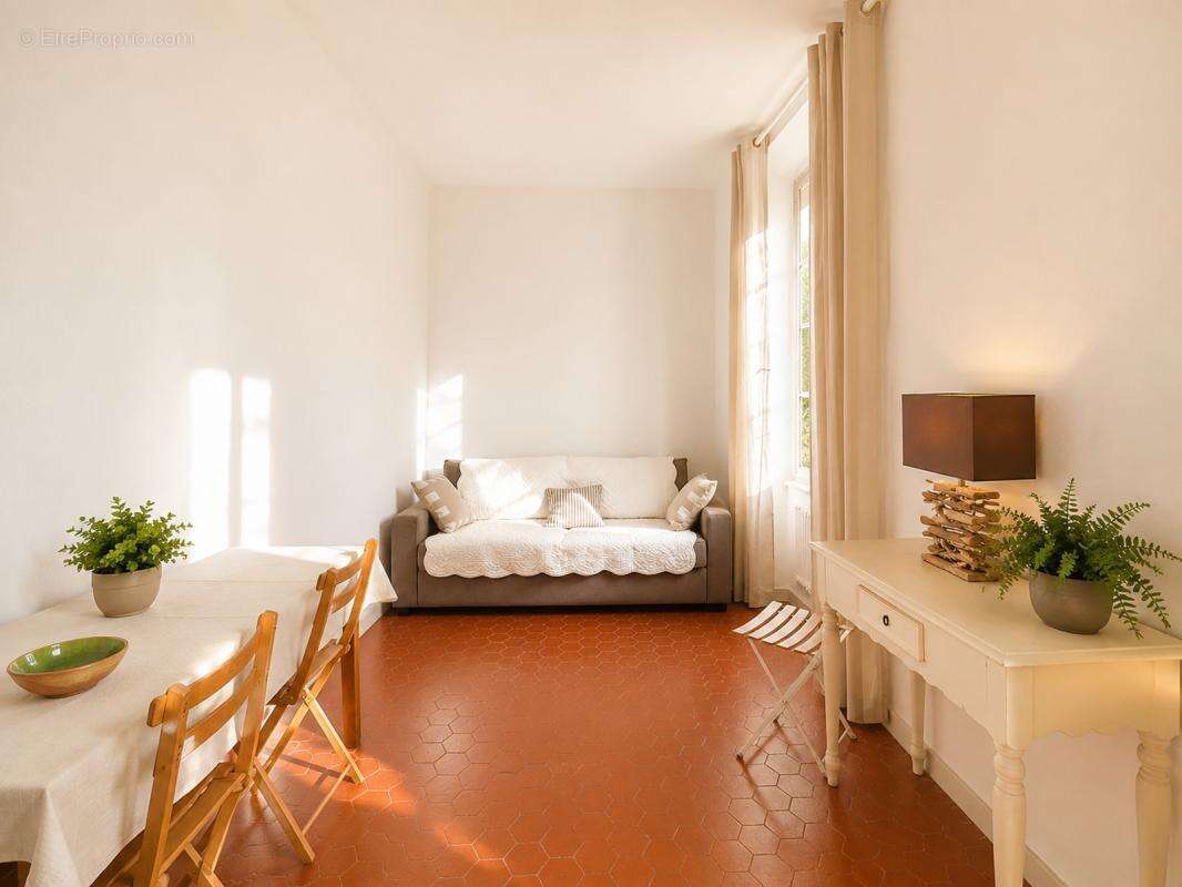 Exclusivité - Avignon Intra-muros. Appartement 2 Pièces 49m² - photo 5