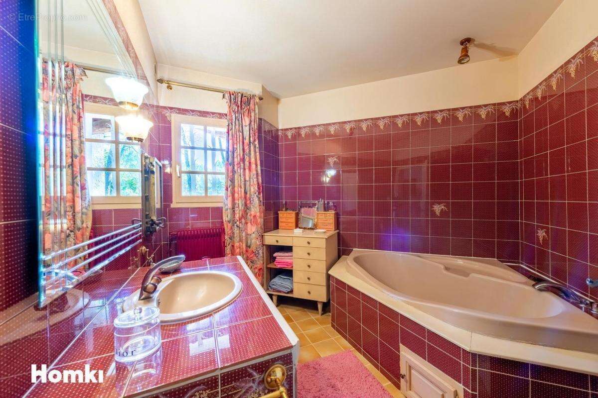Maison/Villa T7 de 176 m2 à Suze-la-Rousse 26790 - photo 12