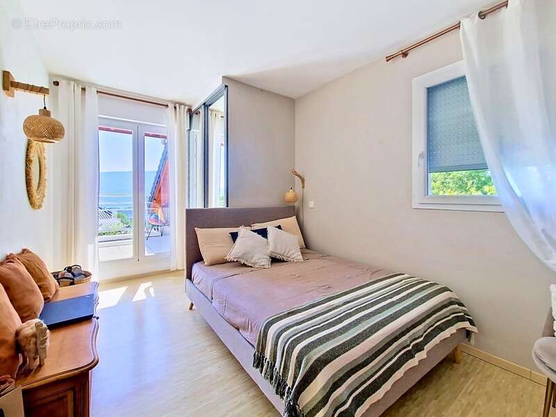 Villa d'exception avec vue lac, piscine et prestations haut de gamme - photo 11