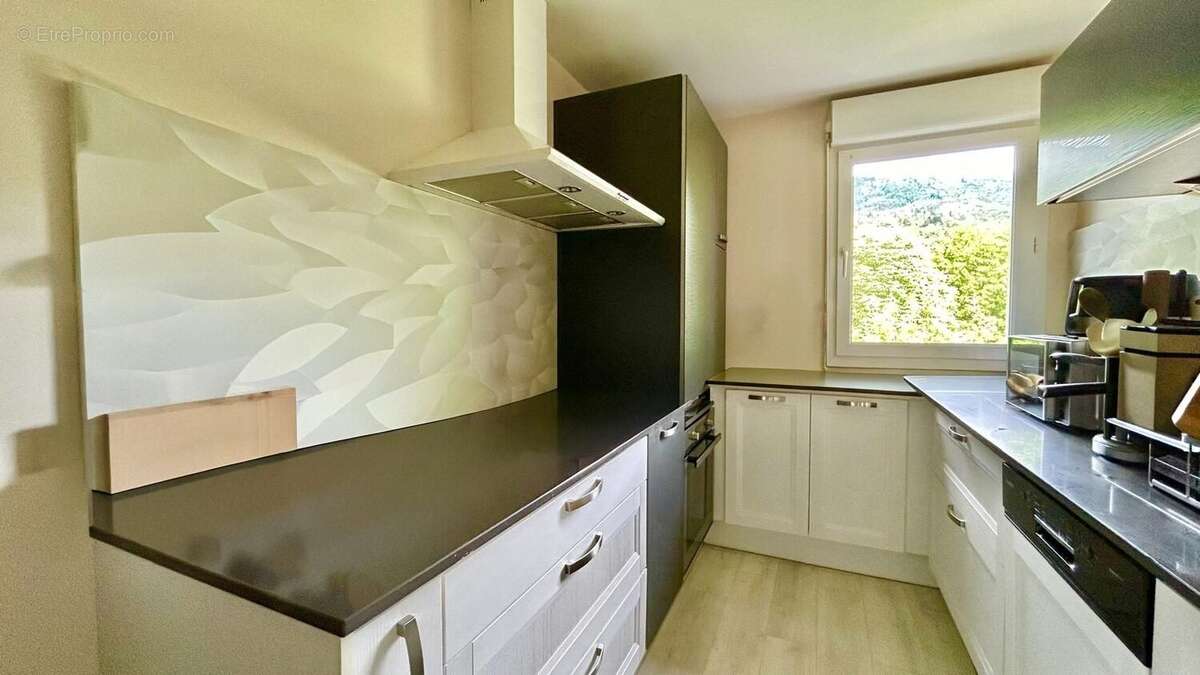 Appartement à BONNE