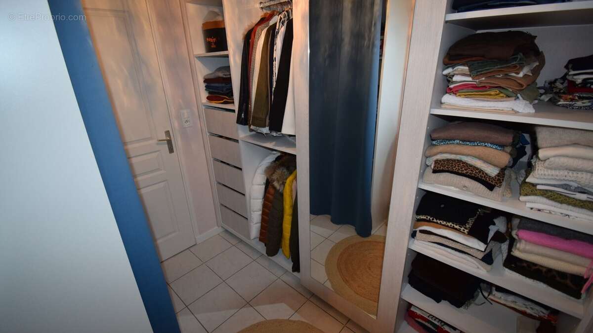 Maison à CREUZIER-LE-VIEUX