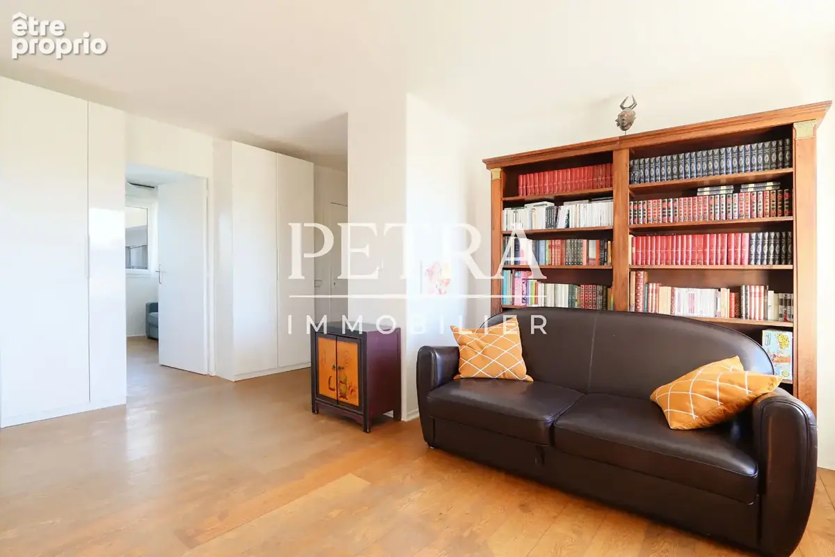 Appartement  5 pièce(s) 96.29 m2 - Centre ville - photo 4