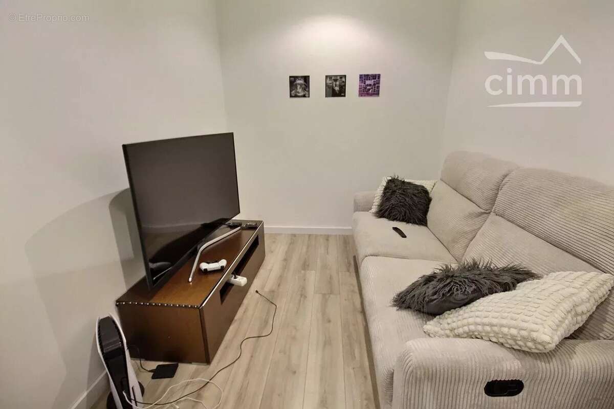 Commerce à LA ROCHETTE