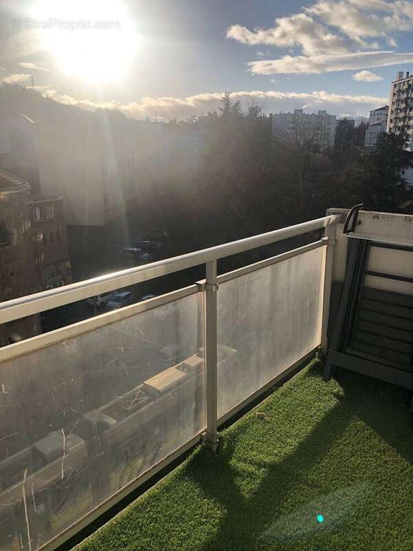 Balcon avec vue dégagée  - Appartement à SAINT-ETIENNE