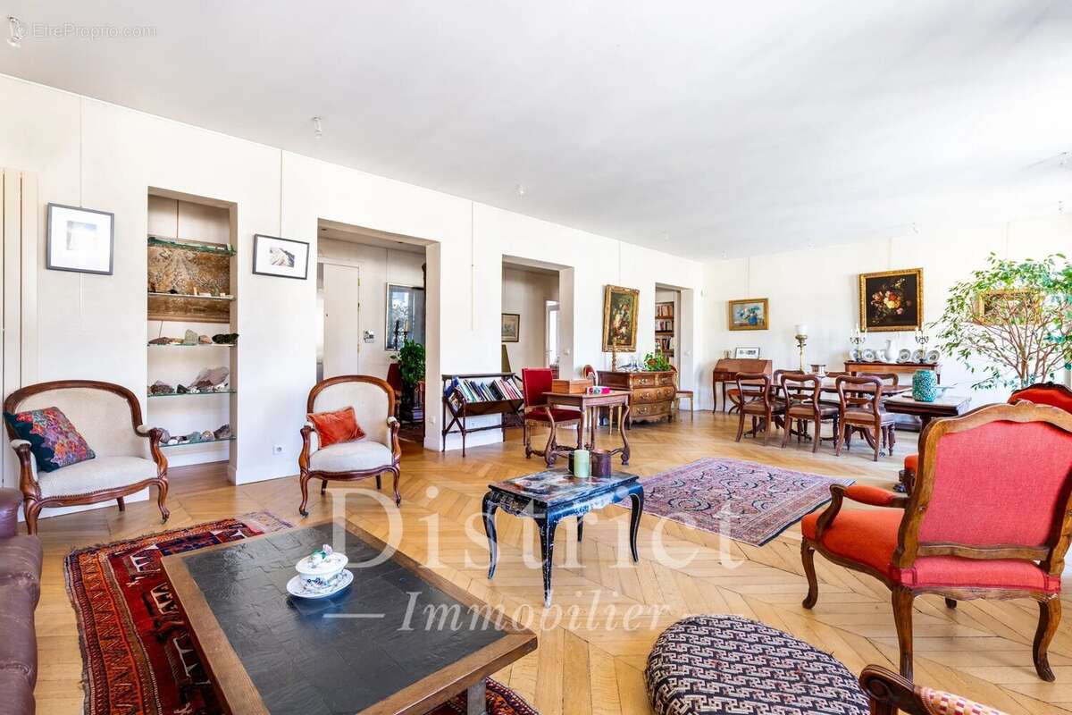 Appartement à PARIS-8E