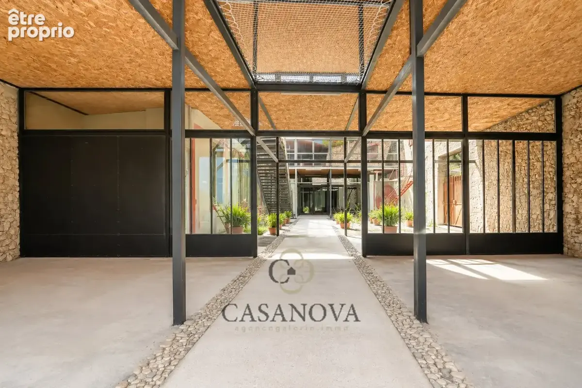 Domaine de caractère du XVIIe siècle sur 6.5 hectares avec près de 3 000 m² bâtis - photo 12