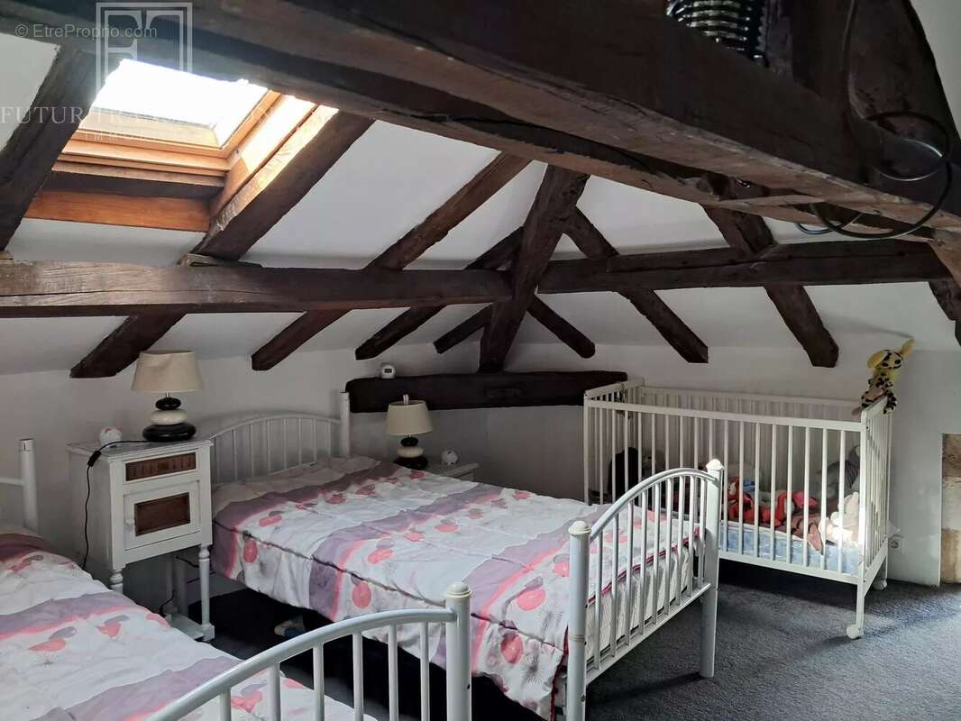 Maison à JAVERLHAC-ET-LA-CHAPELLE-SAINT-ROBERT