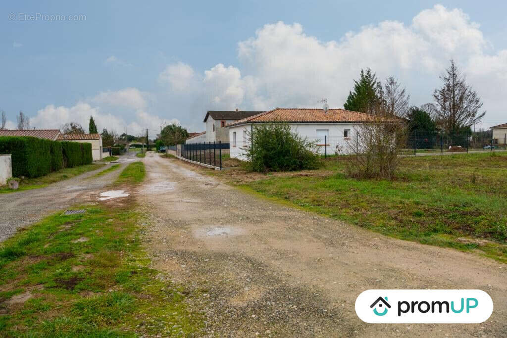 Terrain à BESSIERES