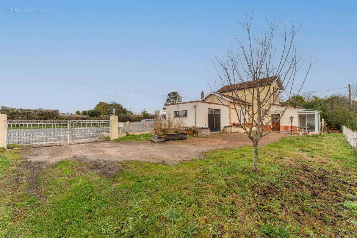 Maison à SALLEBOEUF