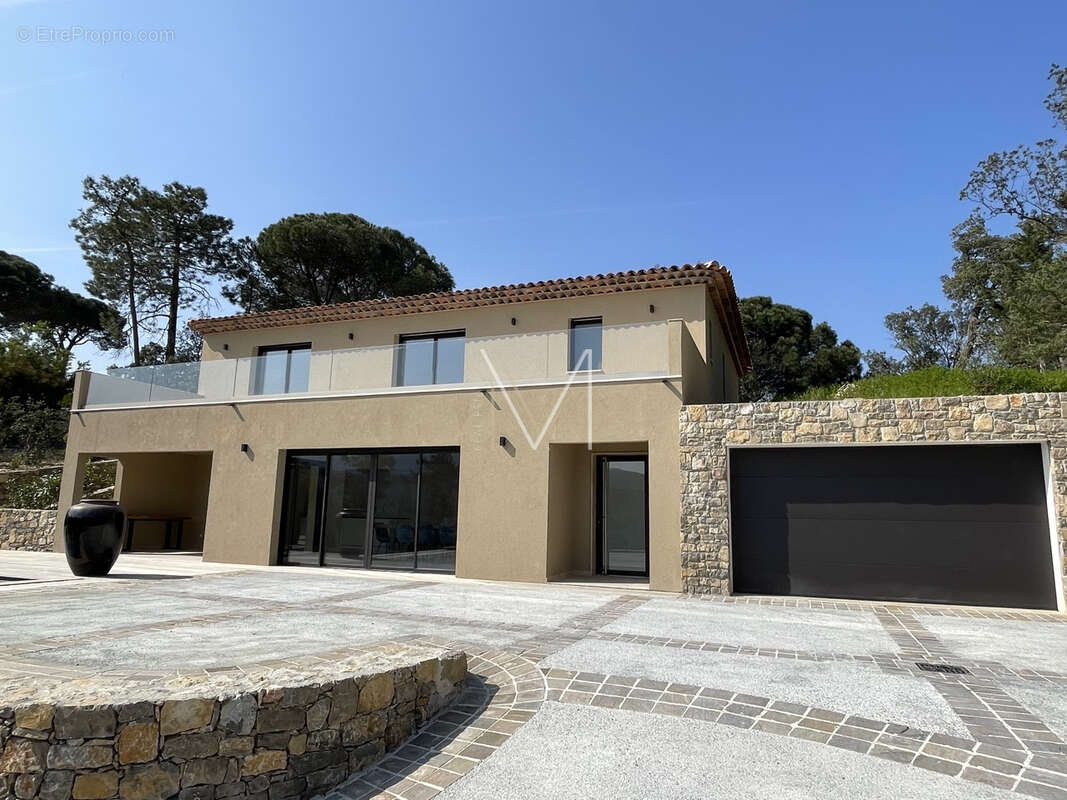 Maison à PLAN-DE-LA-TOUR