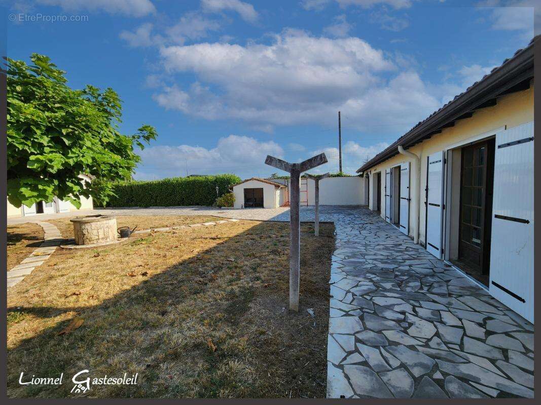 Maison à vendre de plain pied 3 chambres double garage et piscine sur la commune de  PINEUILH (33) - photo 19