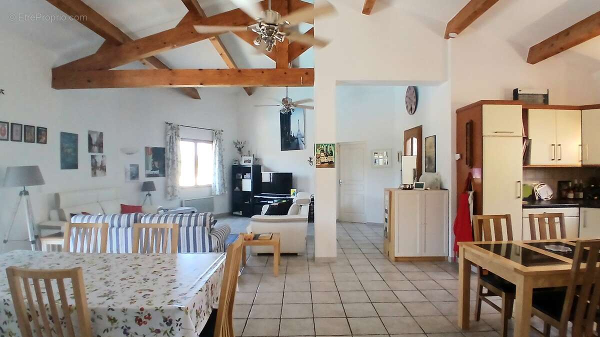 Agréable villa avec piscine chauffée et terrain de pétanque. - photo 13