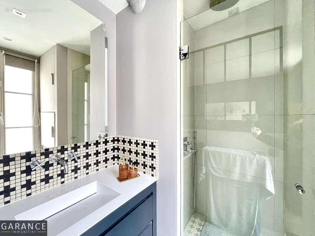 Appartement à PARIS-14E