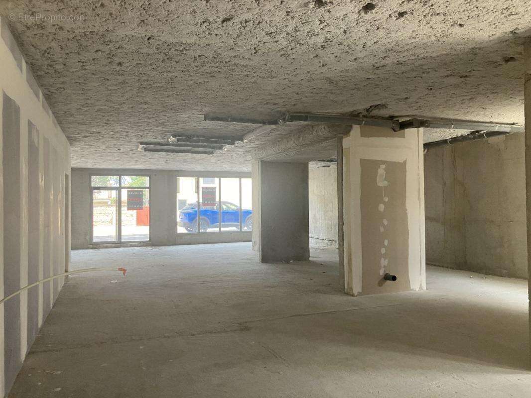 Commerce à SAINT-BONNET-DE-MURE