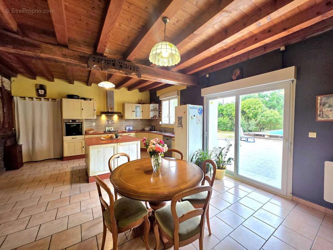 Le Vieux Chai– Spacieuse maison en pierre avec grange rénovée et vue panoramique - photo 8