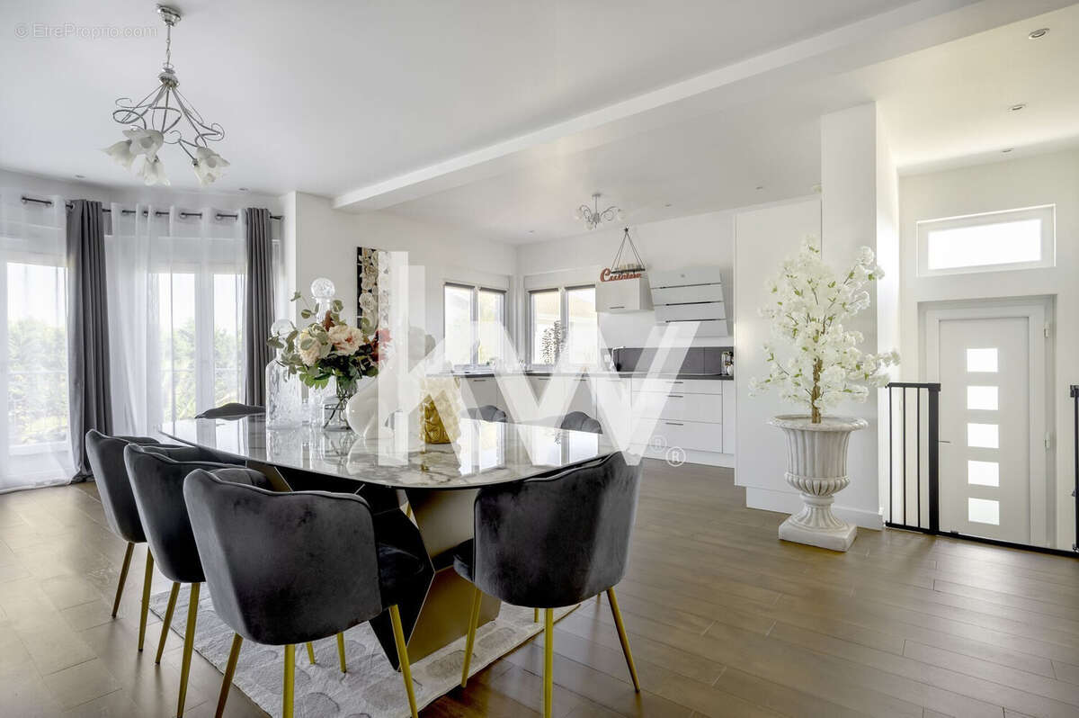 Maison 203 m² à Le Haillan  - photo 5
