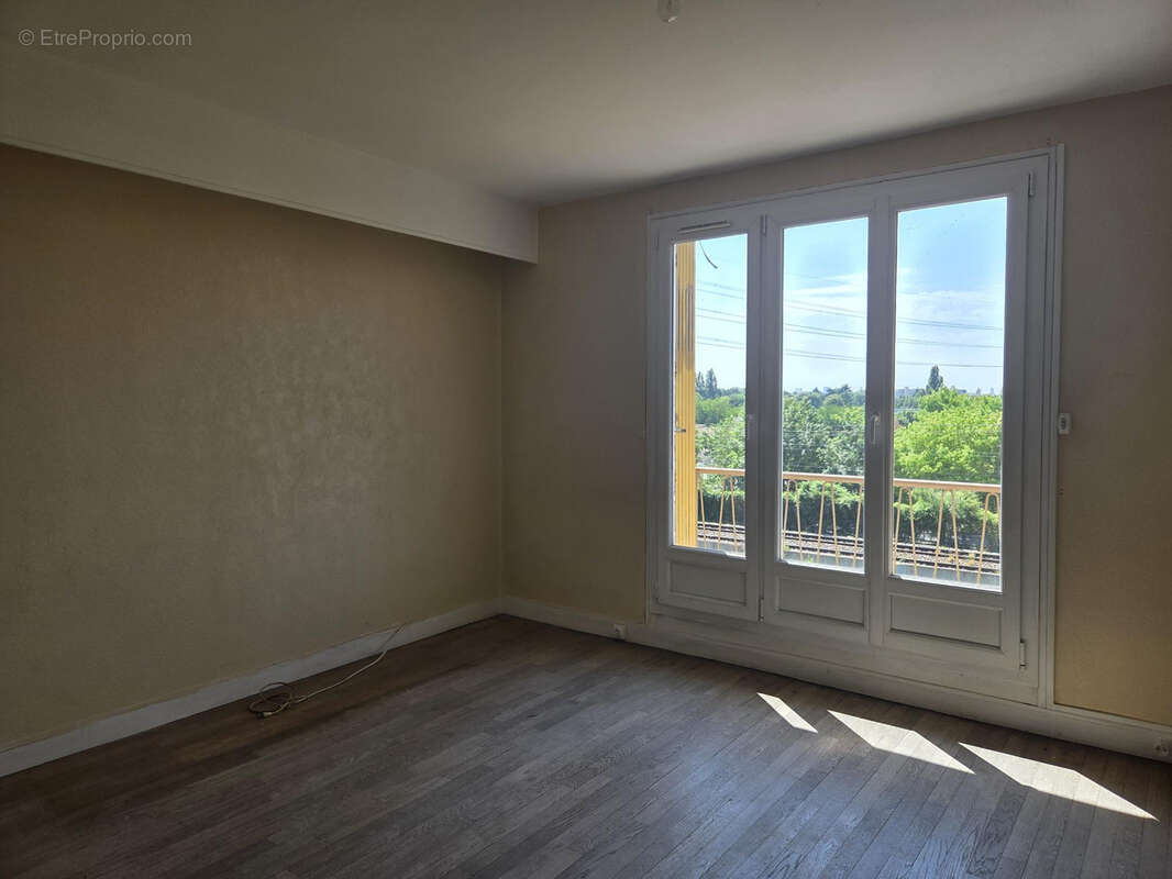 Appartement à VILLETANEUSE