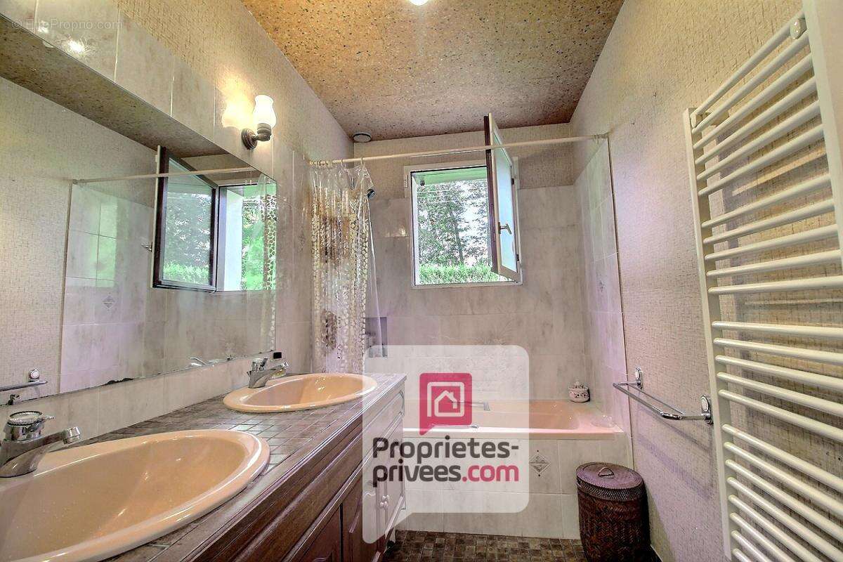A 1h de PARIS - Secteur recherché - Maison de 130 m2 - 4 CHAMBRES - GARAGE - TERRAIN 2088  m2 - photo 9