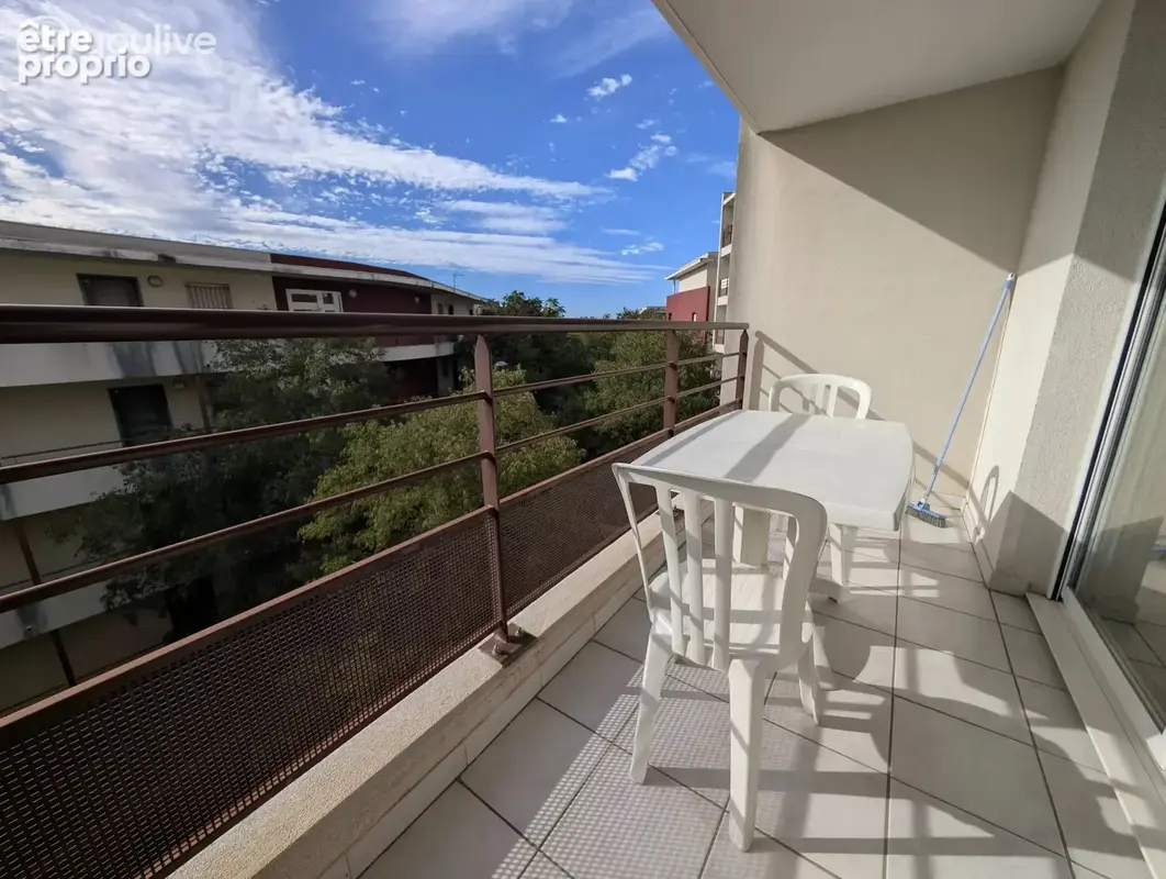 Studio de 25 m² avec terrasse — Quartier Hôpitaux-Facultés - photo 3