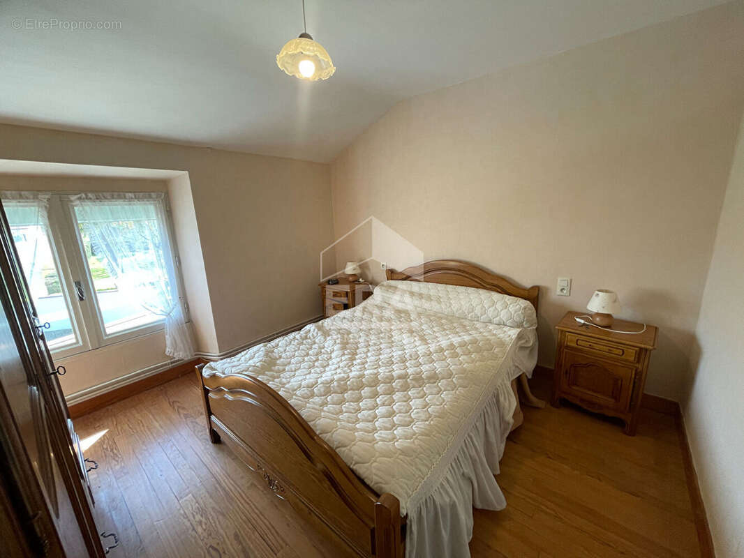 Maison à VILLECOMTAL-SUR-ARROS