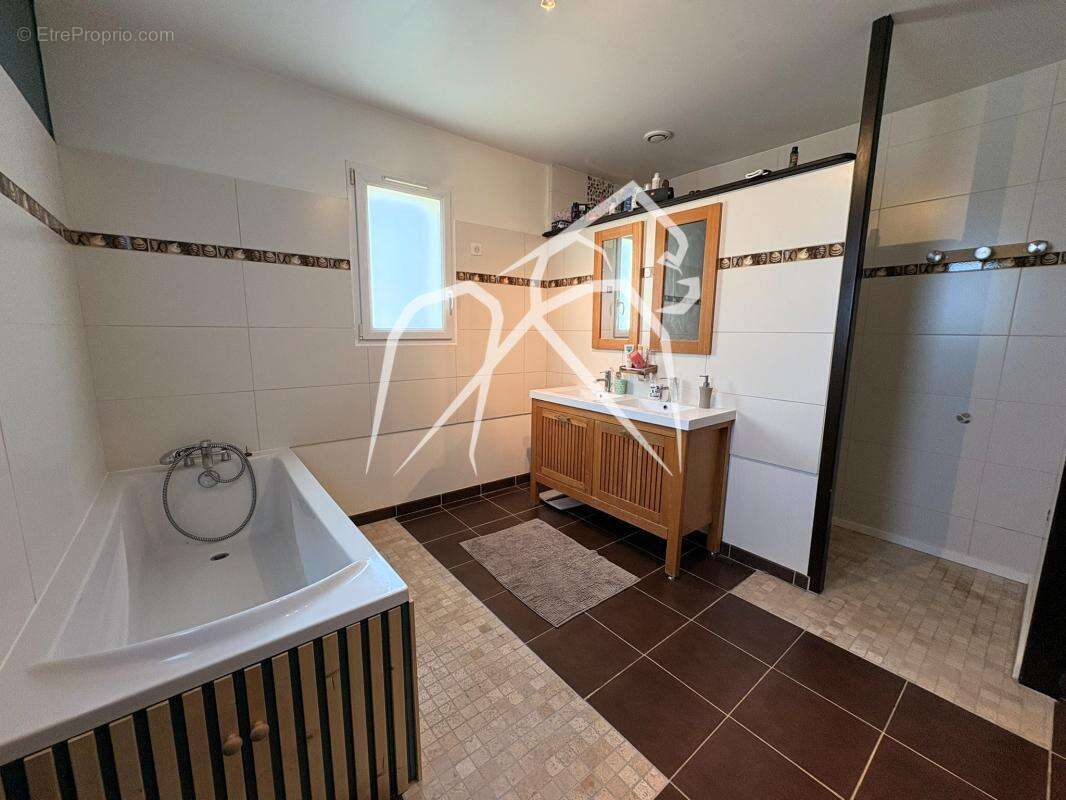 Maison à SAINT-PIERRE-DE-VARENGEVILLE