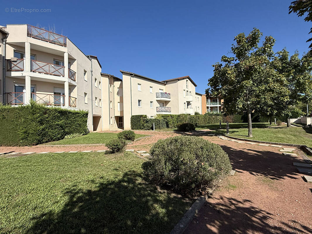 Appartement à SAINT-GENIS-LES-OLLIERES