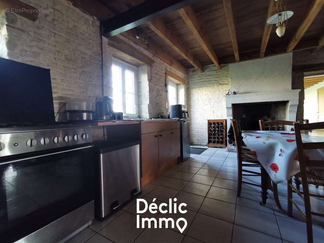Maison en pierre  149 m²  Le Vanneau-Irleau  Cur du Marais Poitevin - photo 4