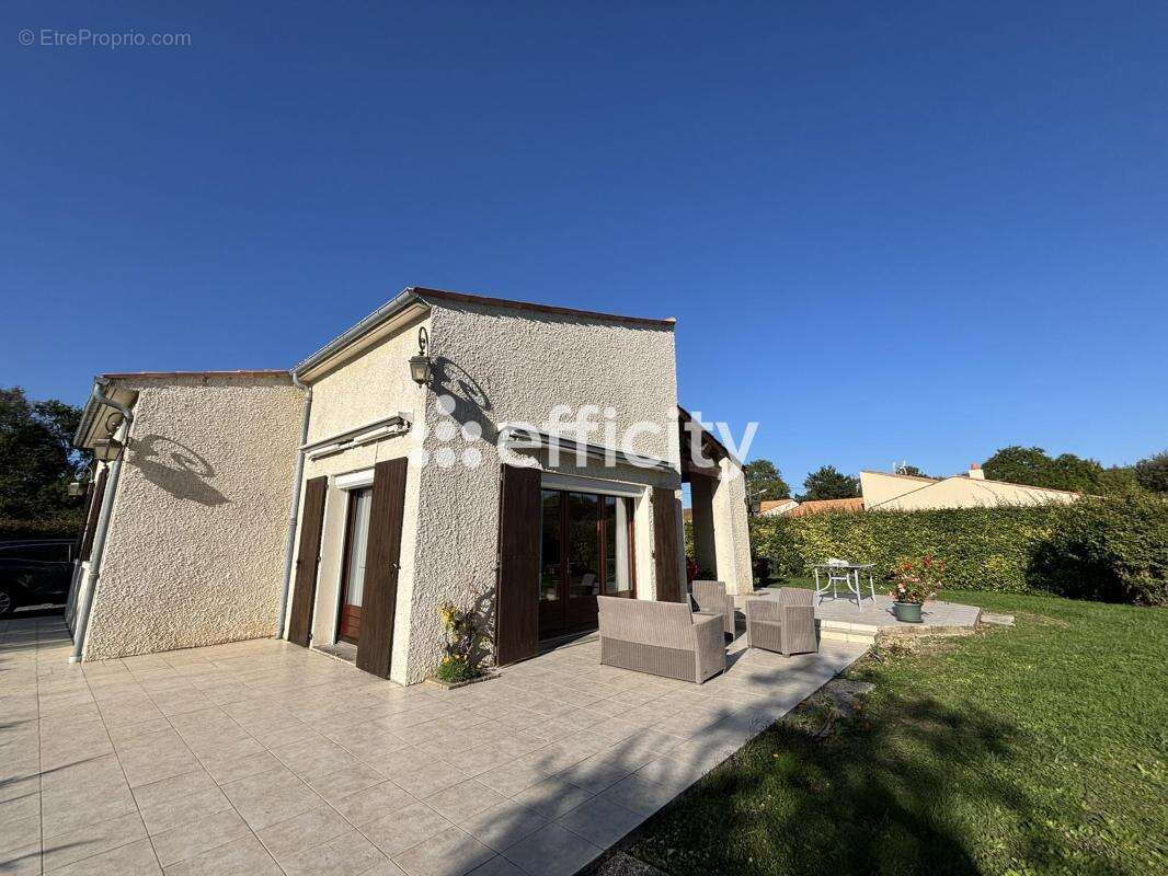 Maison à AIGREFEUILLE-D'AUNIS