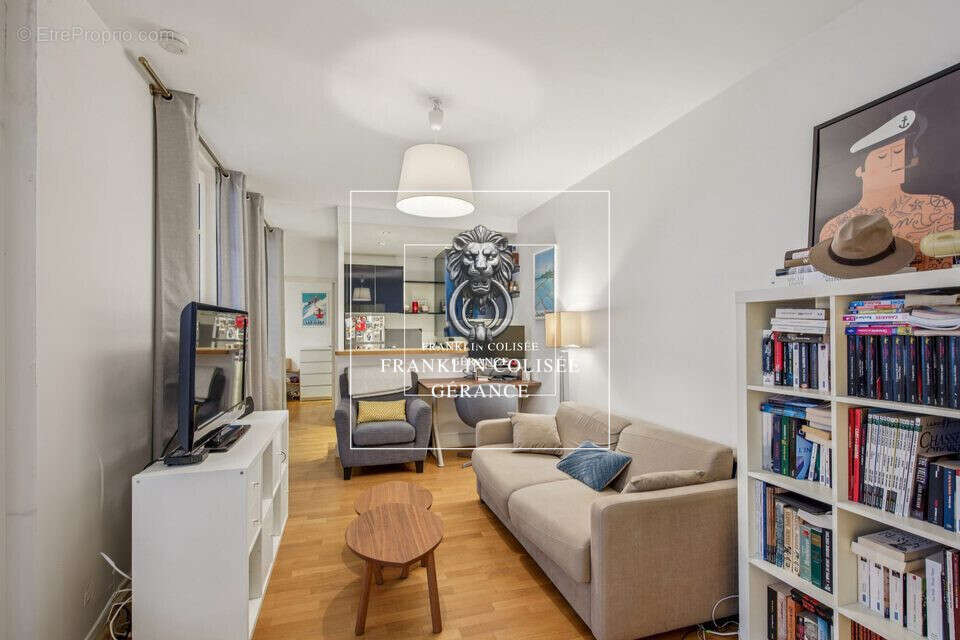 Appartement à PARIS-16E