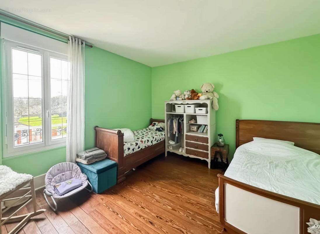 Maison de Maître 5 pièces 134 m² à Tronget avec Pré et Étables - photo 13