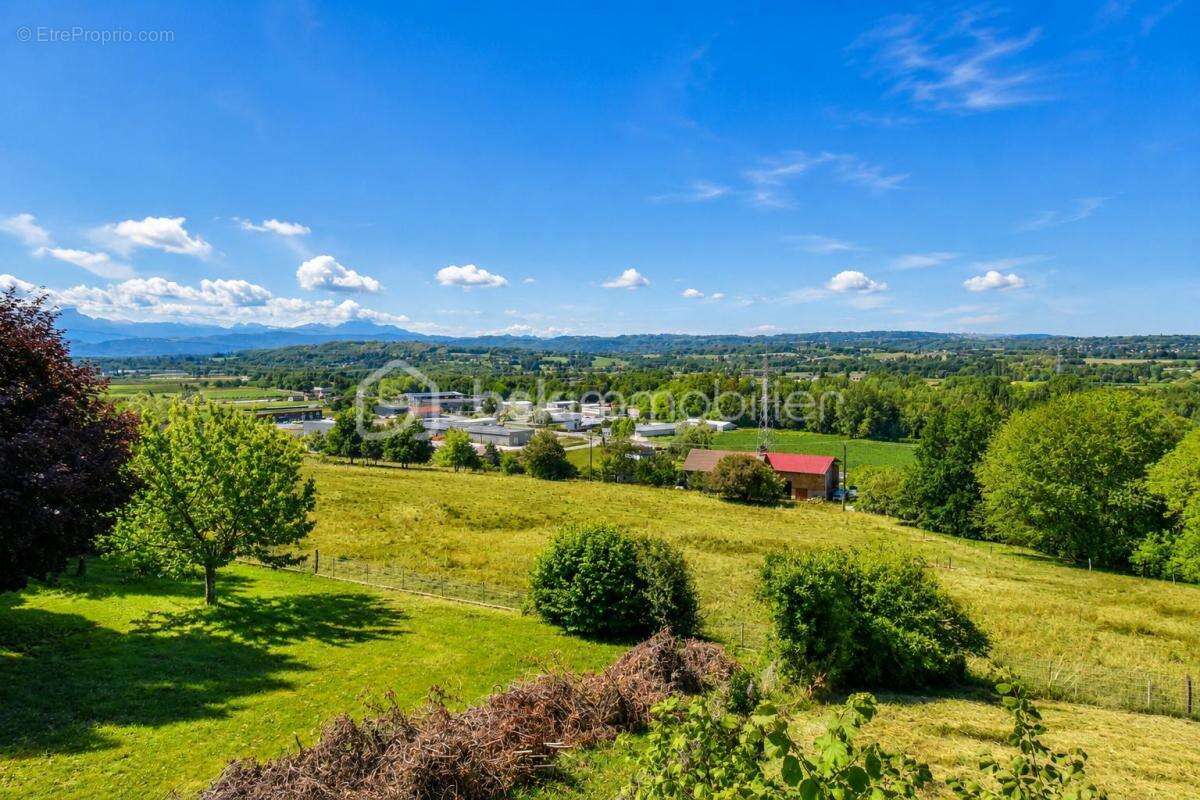Maison lumineuse de 180m2 - Vue Montagnes - Calme et Jardin - photo 2