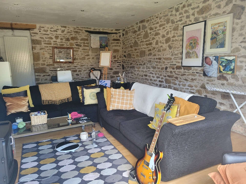 Jolie maison en Pierre F4 en coeur de village ! - photo 5