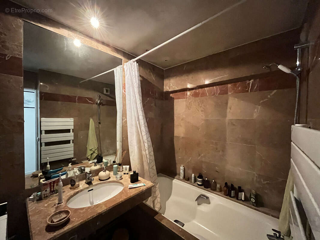 Appartement à LEVALLOIS-PERRET