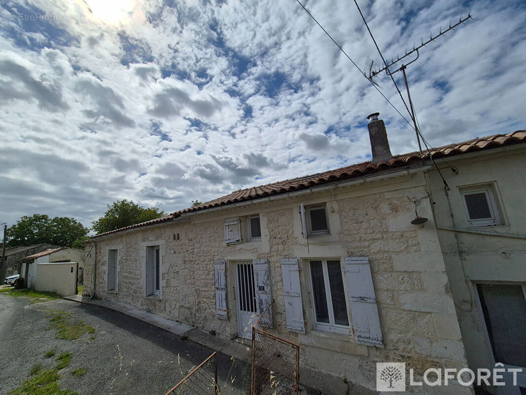 Maison à SAINT-SAVINIEN
