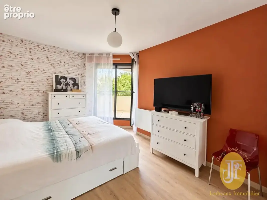 Rare Appartement - 110.82 m2- 4 pièces Centre ville - photo 4