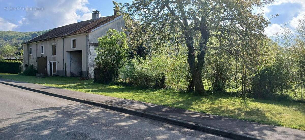 Maison à RADDON-ET-CHAPENDU