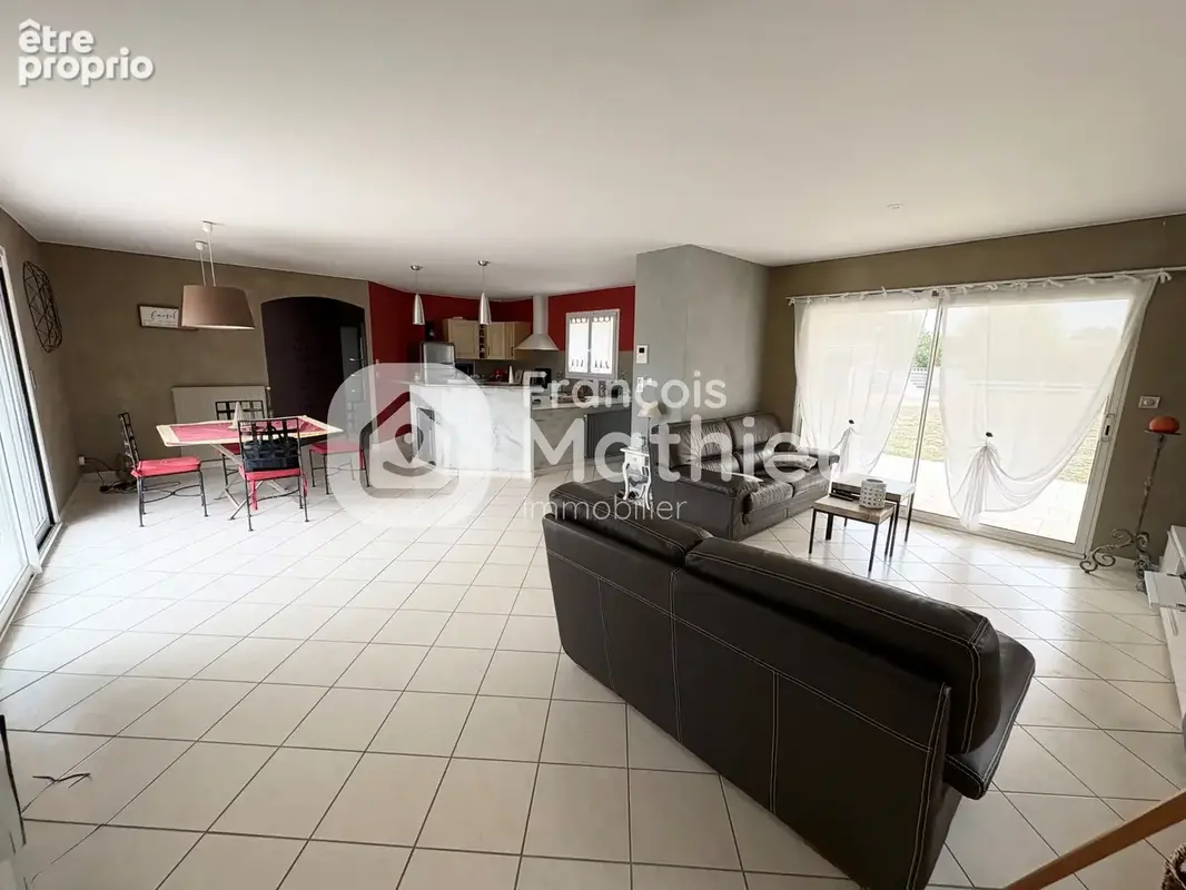 Ambérieux en Dombes : Maison de plain-pied 174m2 hab + garage - terrain 1 898m2 - photo 5