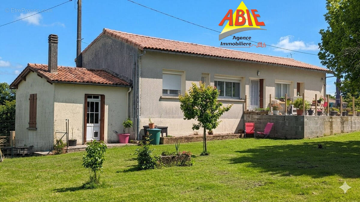 Photo 1 - Maison à SAINT-GEORGES-DE-REX