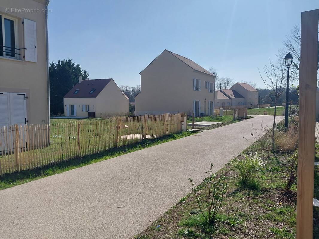 Terrain à CHAMARANDE