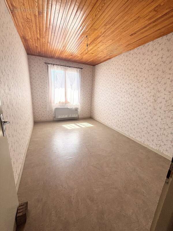 Maison 227 m² à Saint-Jean-De-Gonville  - photo 6