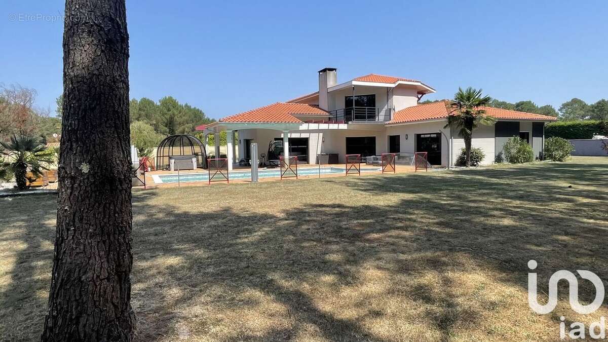 Maison 260 m² à Parentis-En-Born  - photo 5