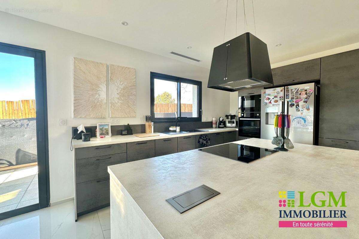 Maison à SAINT-BRES