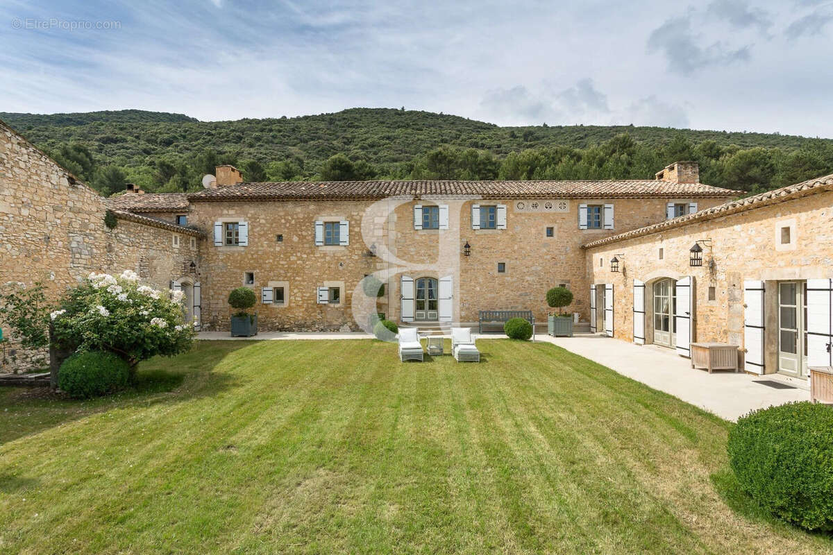 Maison 426 m² à Menerbes  - photo 4