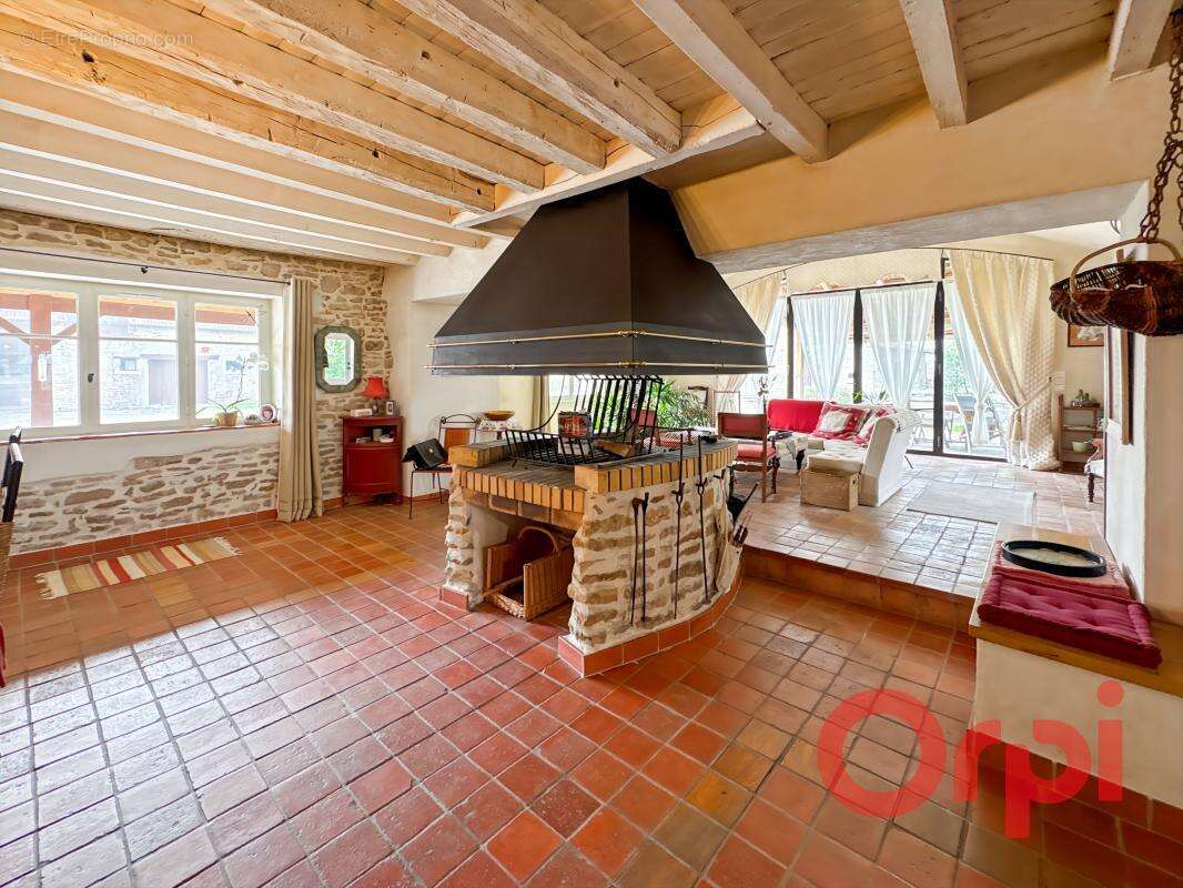 Maison à NEUILLY-EN-DUN