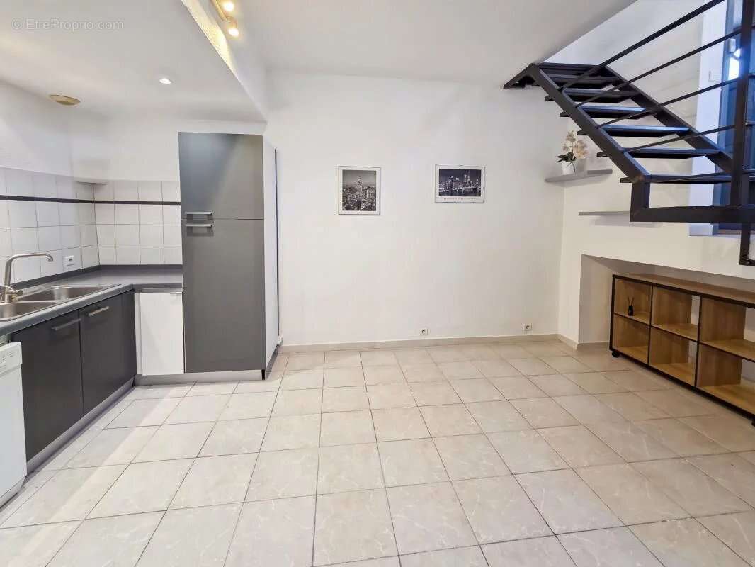 Appartement à VILLENEUVE-LES-AVIGNON