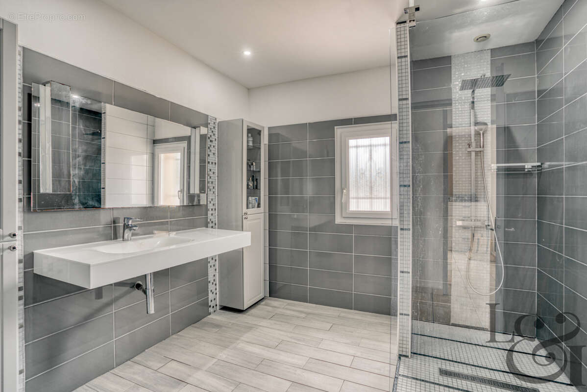 Maison de plain-pied à Sainte-Livrade-sur-Lot (Lot-et-Garonne, 47 ) - photo 6
