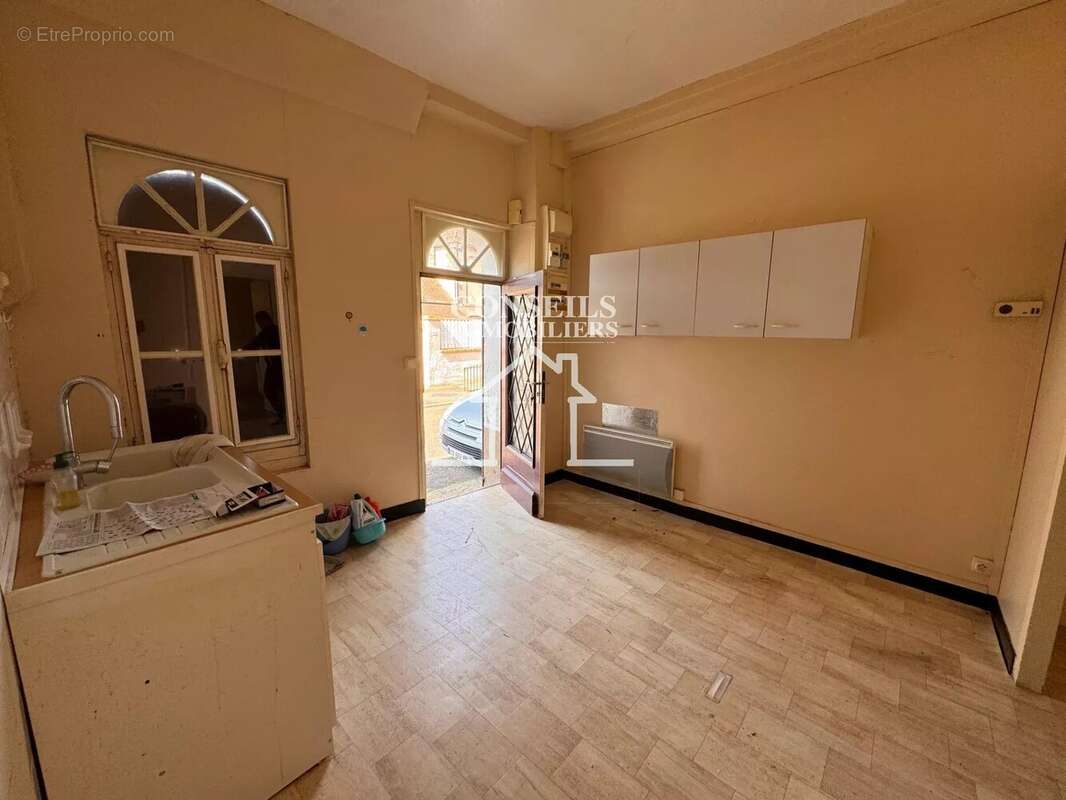 Maison à VILLENEUVE-SUR-YONNE