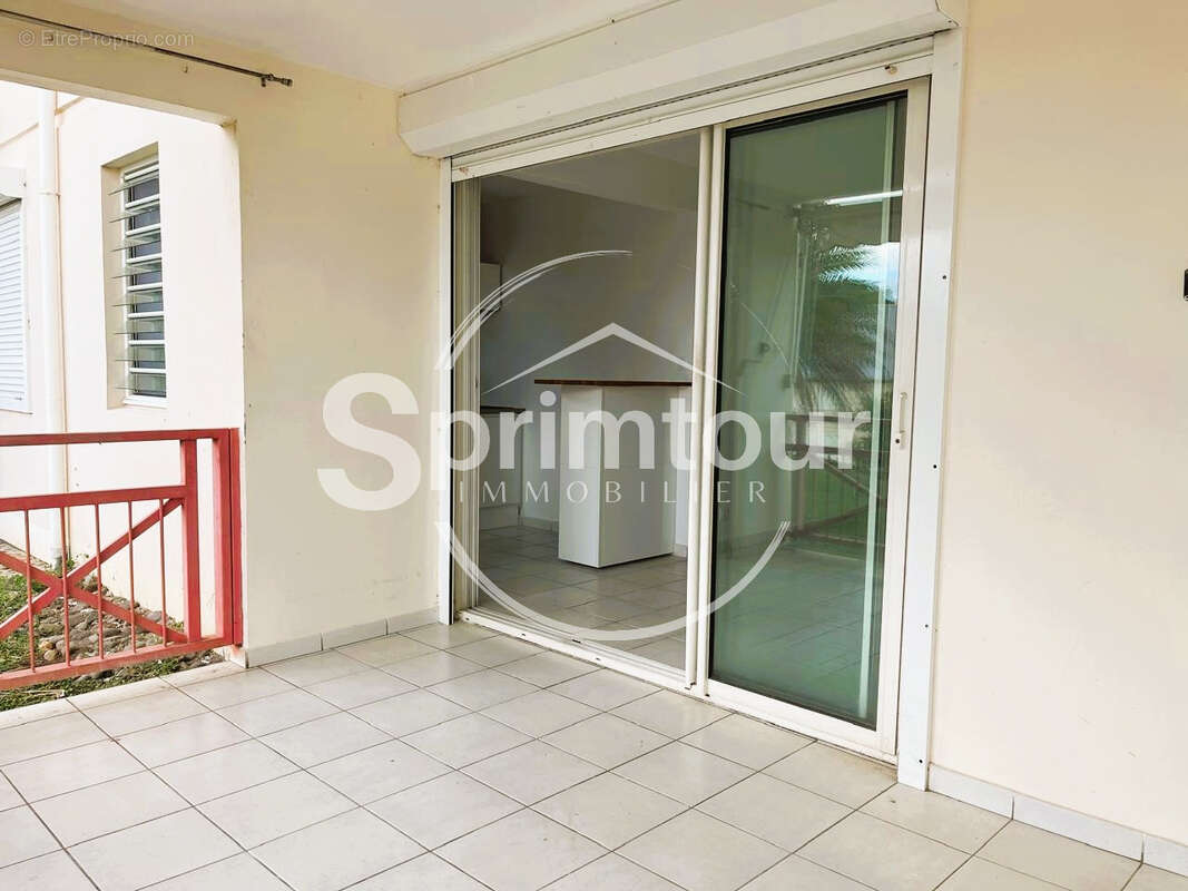 SAINT-CLAUDE - Appartement T3 rénové avec terrasse dans une résidence sécurisée avec piscine - photo 20