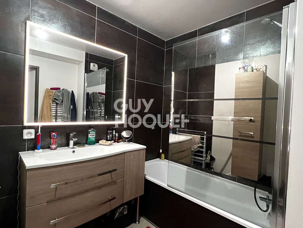 Appartement à OZOIR-LA-FERRIERE